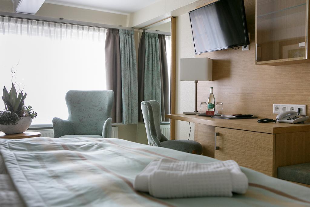 Hotel Neuwarft Altbau Dagebuell Phòng bức ảnh