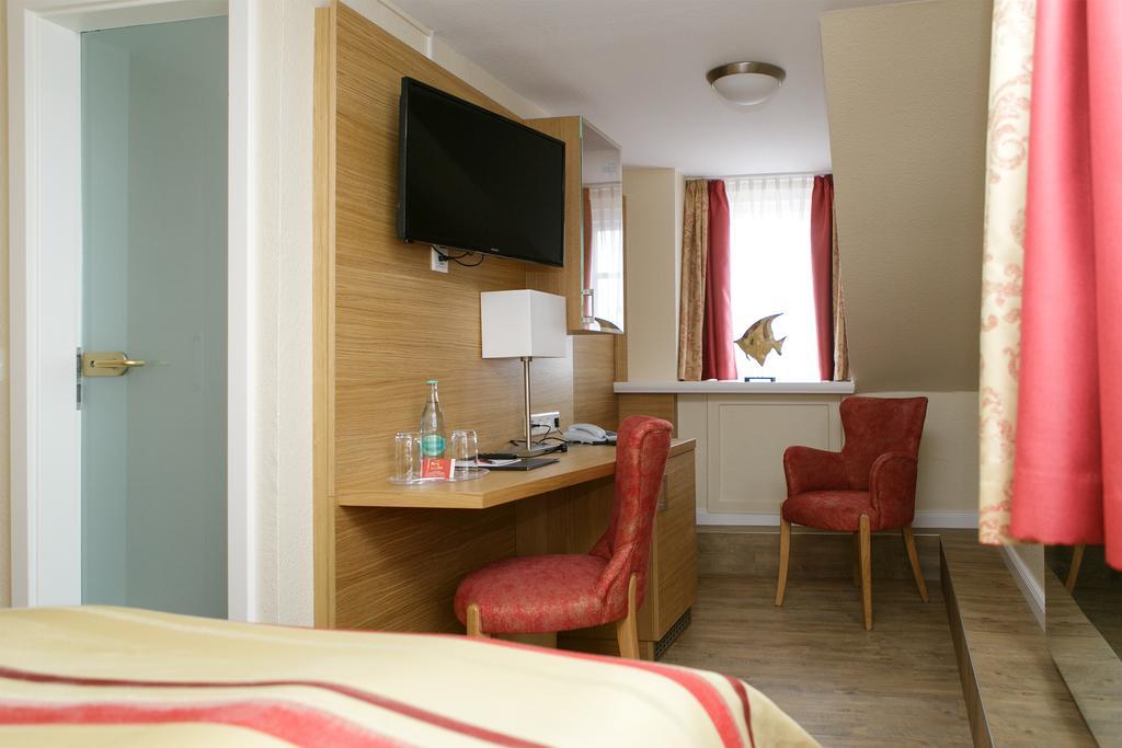 Hotel Neuwarft Altbau Dagebuell Phòng bức ảnh