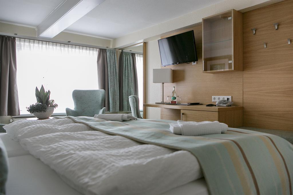 Hotel Neuwarft Altbau Dagebuell Phòng bức ảnh