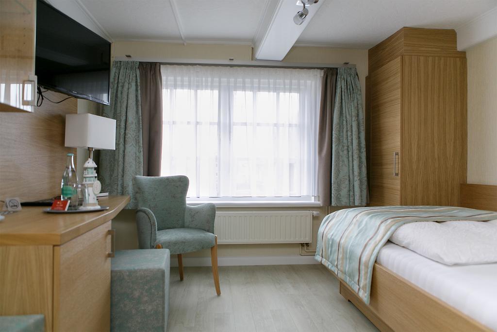 Hotel Neuwarft Altbau Dagebuell Phòng bức ảnh