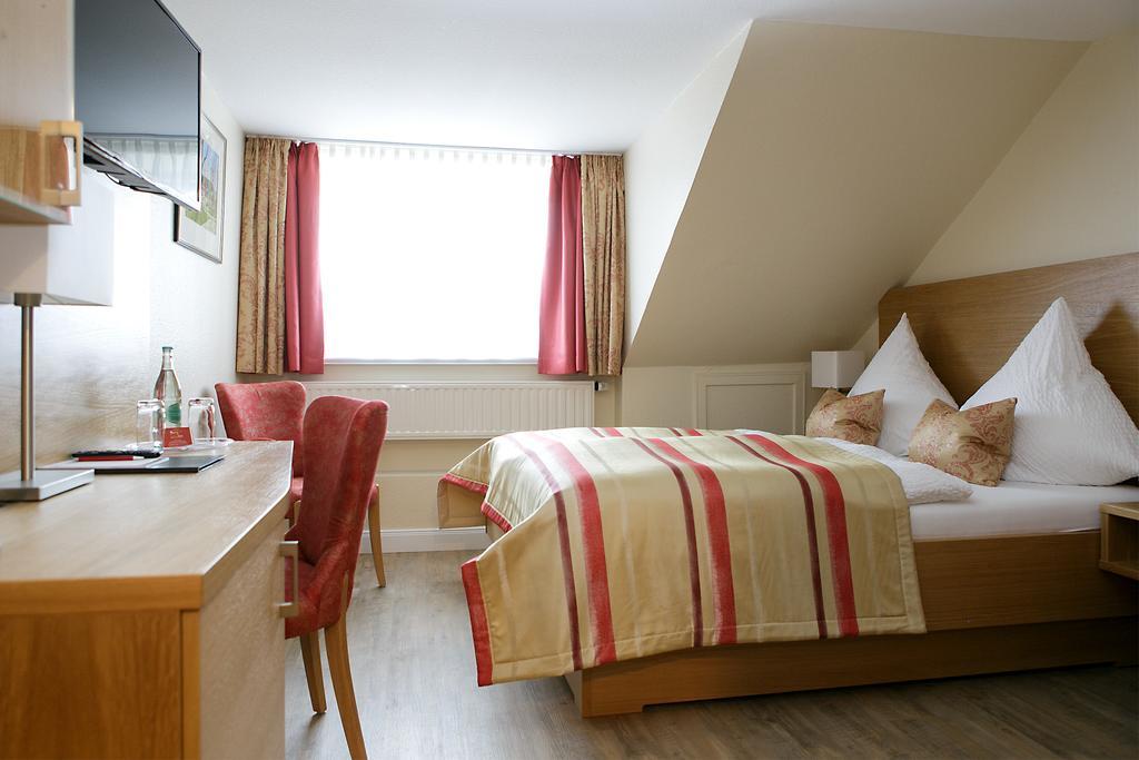 Hotel Neuwarft Altbau Dagebuell Phòng bức ảnh