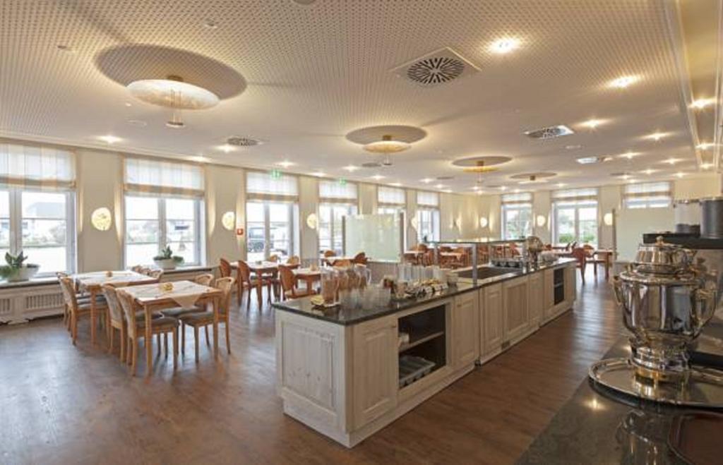 Hotel Neuwarft Altbau Dagebuell Phòng bức ảnh