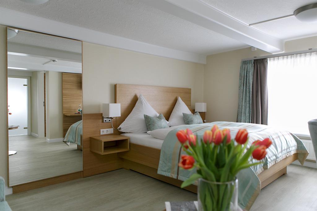 Hotel Neuwarft Altbau Dagebuell Phòng bức ảnh